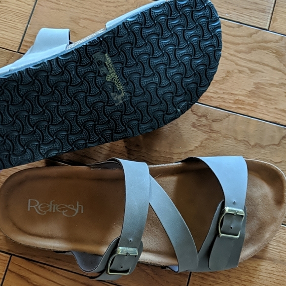 Sandals - Picture 2 of 3